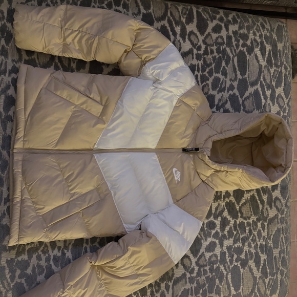 Nike Coat - Picture 2 of 4